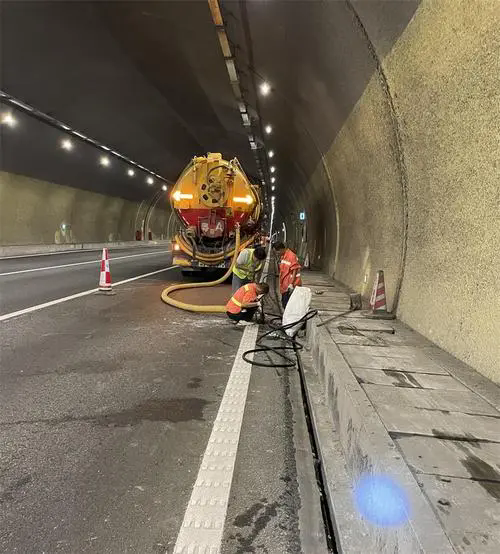 宝清隧道排水渠清淤